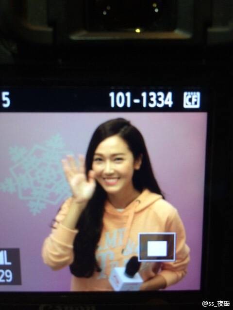 [PIC][25-01-2015]Jessica xuất hiện tại Nam Kinh để tham dự buổi fansign thứ 2 cho thương hiệu "Lining" B8L-lDDCUAAWzhm