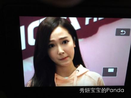 [PIC][25-01-2015]Jessica xuất hiện tại Nam Kinh để tham dự buổi fansign thứ 2 cho thương hiệu "Lining" B8L10cGCcAA57FR