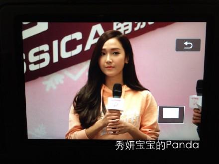 [PIC][25-01-2015]Jessica xuất hiện tại Nam Kinh để tham dự buổi fansign thứ 2 cho thương hiệu "Lining" B8L136fCcAArlSD