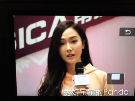 [PIC][25-01-2015]Jessica xuất hiện tại Nam Kinh để tham dự buổi fansign thứ 2 cho thương hiệu "Lining" B8L13KECMAIPb-z