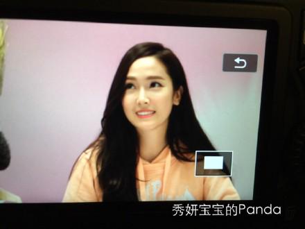 [PIC][25-01-2015]Jessica xuất hiện tại Nam Kinh để tham dự buổi fansign thứ 2 cho thương hiệu "Lining" B8L1zgTCQAAjbiZ