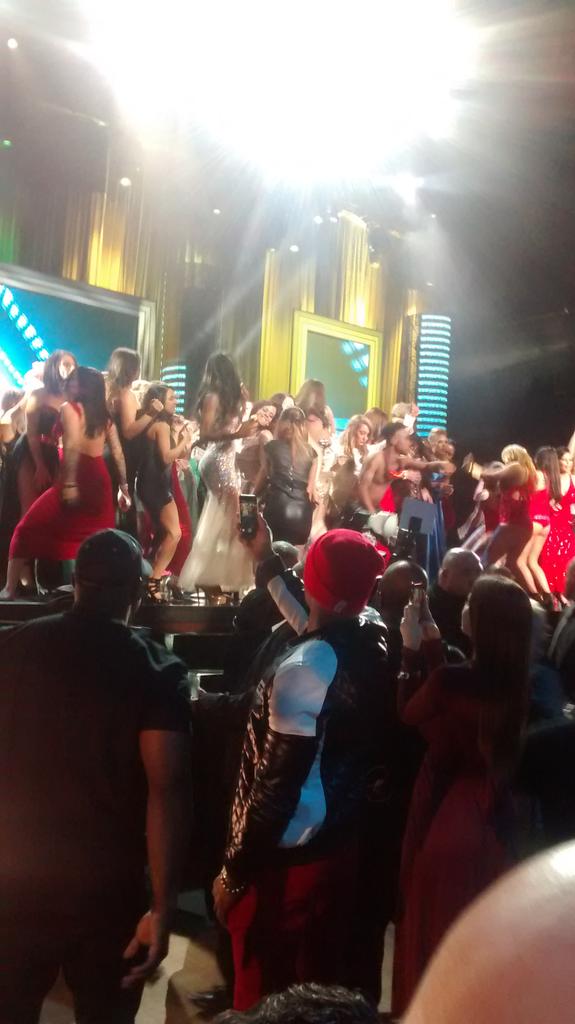 DonnySinsxx's tweet photo. my slimes @RaeSremmurd murdering the show @avnawards had us on our feet #turntuptothemax get the album #SremmLife http://t.co/T3FFYxsFaB