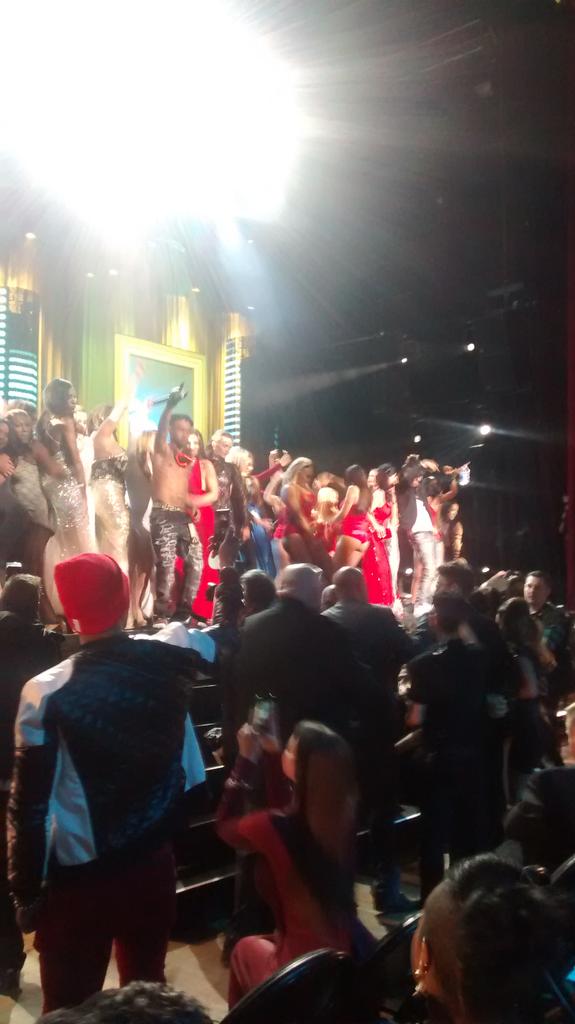 DonnySinsxx's tweet photo. my slimes @RaeSremmurd murdering the show @avnawards had us on our feet #turntuptothemax get the album #SremmLife http://t.co/T3FFYxsFaB