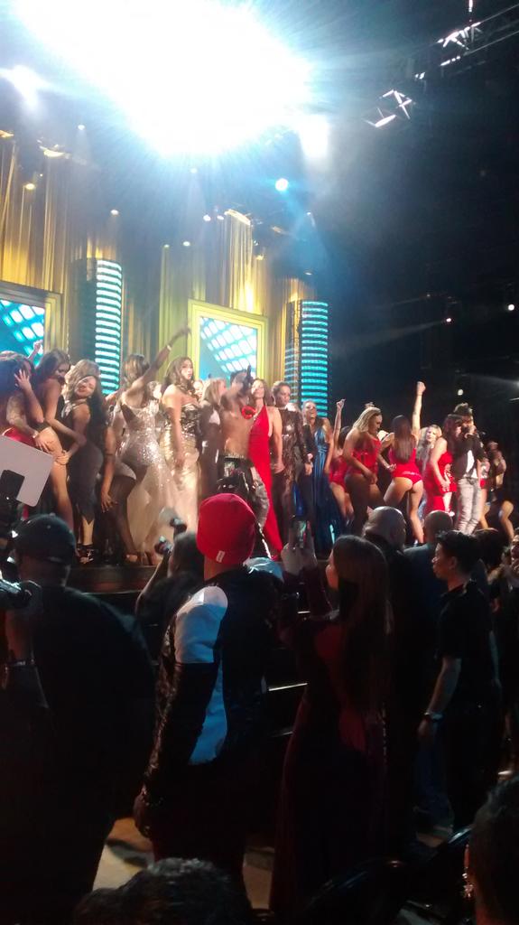 DonnySinsxx's tweet photo. my slimes @RaeSremmurd murdering the show @avnawards had us on our feet #turntuptothemax get the album #SremmLife http://t.co/T3FFYxsFaB