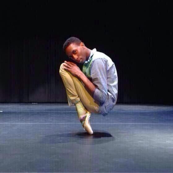 MejoresTwits's tweet photo. CUANDO TU MADRE HA FREGAO' Y ESTAS EN CALCETINES http://t.co/sNtchGGS2b