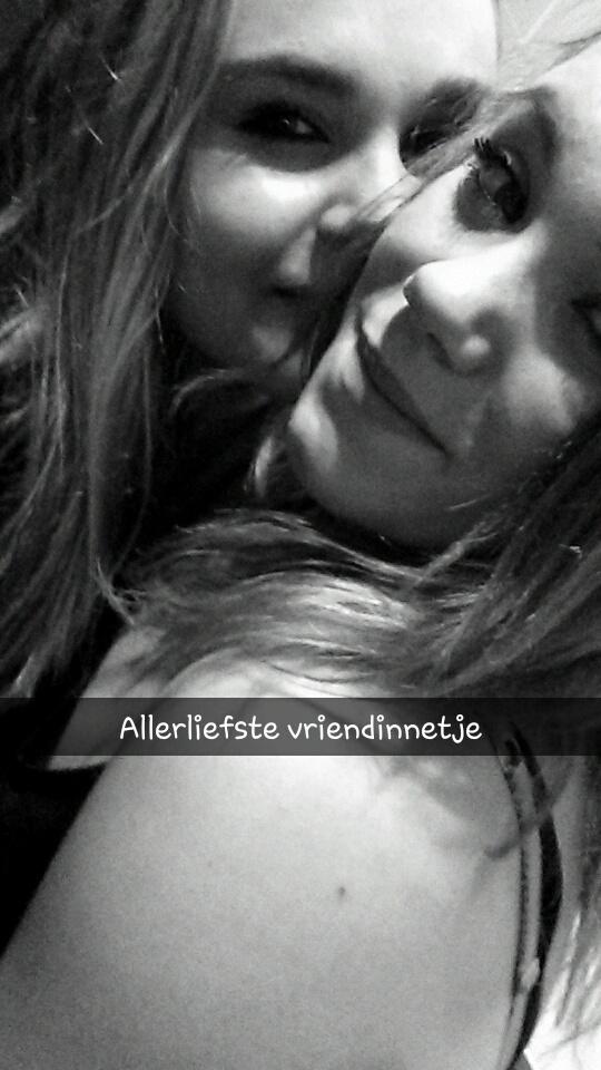iikbendanielle_'s tweet photo. Gister aamd gezellig gehad bij Mika met iedereen! 💕👌 http://t.co/KSBiJJeRJ1