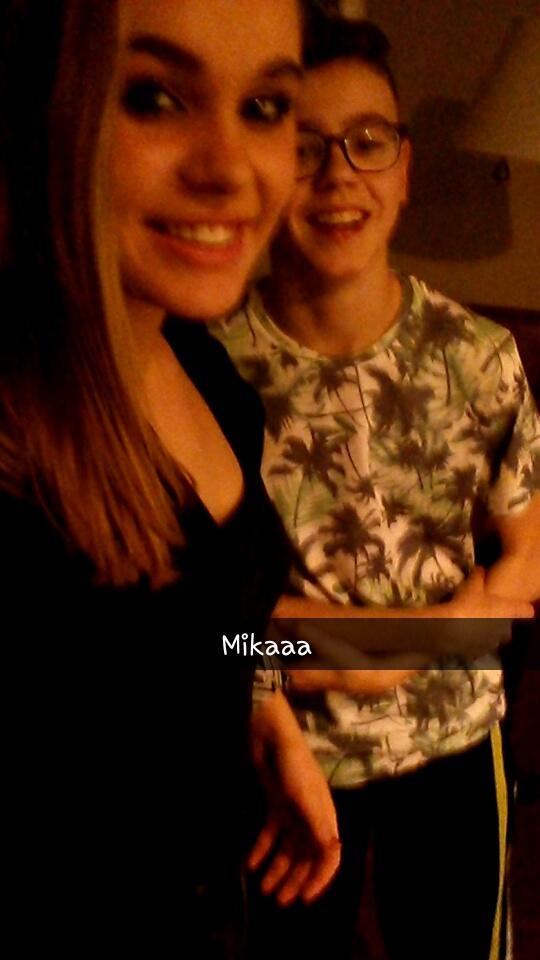 iikbendanielle_'s tweet photo. Gister aamd gezellig gehad bij Mika met iedereen! 💕👌 http://t.co/KSBiJJeRJ1