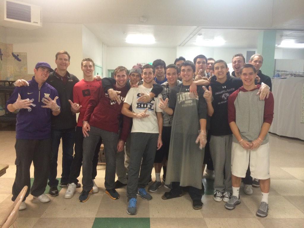 EHSboysball's tweet photo. Varsity helping serve the homeless this evening in Seattle. http://t.co/G9Rpzhsfi3