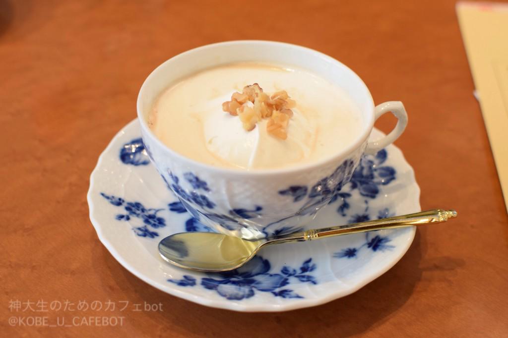 KOBE_U_CAFEBOT's tweet image. ［ポーアイ・南公園］コーヒーロード
UCCコーヒー博物館に併設。普通のカフェでは中々見られない世界のアレンジコーヒーから、1杯1000円以上する超高級コーヒーまで(°_°)(←流石に飲む勇気はなかったw 勿論カフェだけの利用もOK！