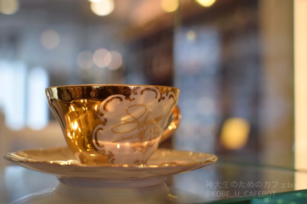 KOBE_U_CAFEBOT's tweet image. ［ポーアイ・南公園］コーヒーロード
UCCコーヒー博物館に併設。普通のカフェでは中々見られない世界のアレンジコーヒーから、1杯1000円以上する超高級コーヒーまで(°_°)(←流石に飲む勇気はなかったw 勿論カフェだけの利用もOK！