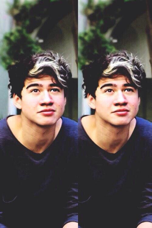 softvocalshells's tweet photo. happy birthday sunshine you make me feel so happy i love you so much #HappyBirthdayCalumHood http://t.co/RcXvFtmymk