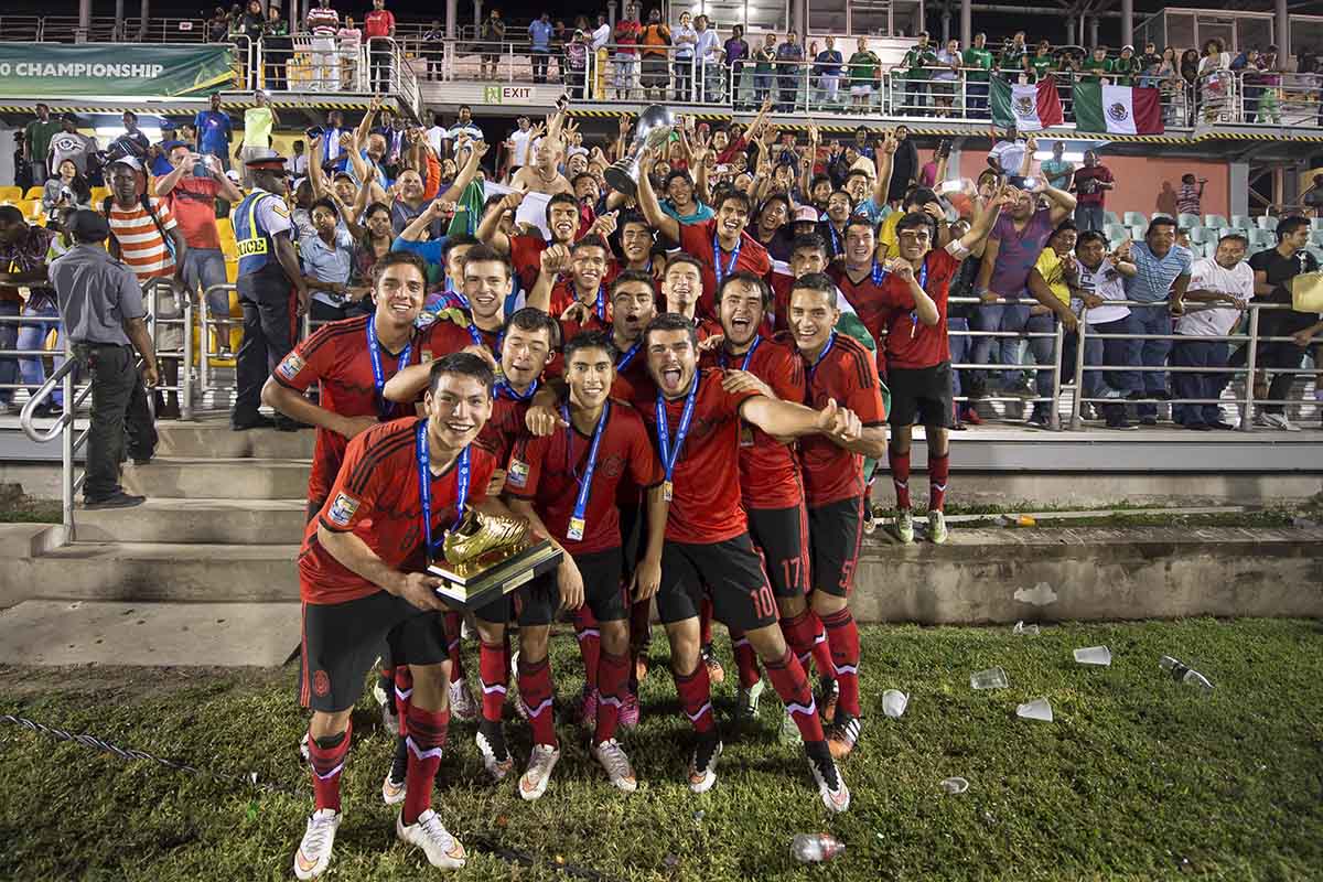 MexsportAgency's tweet photo. #PremundialSub20 #campeones #miseleccionmx @CONCACAF @FEMEXFUTOFICIAL #CU20JAM Foto:Omar Martinez http://t.co/ecNvGpIdOc