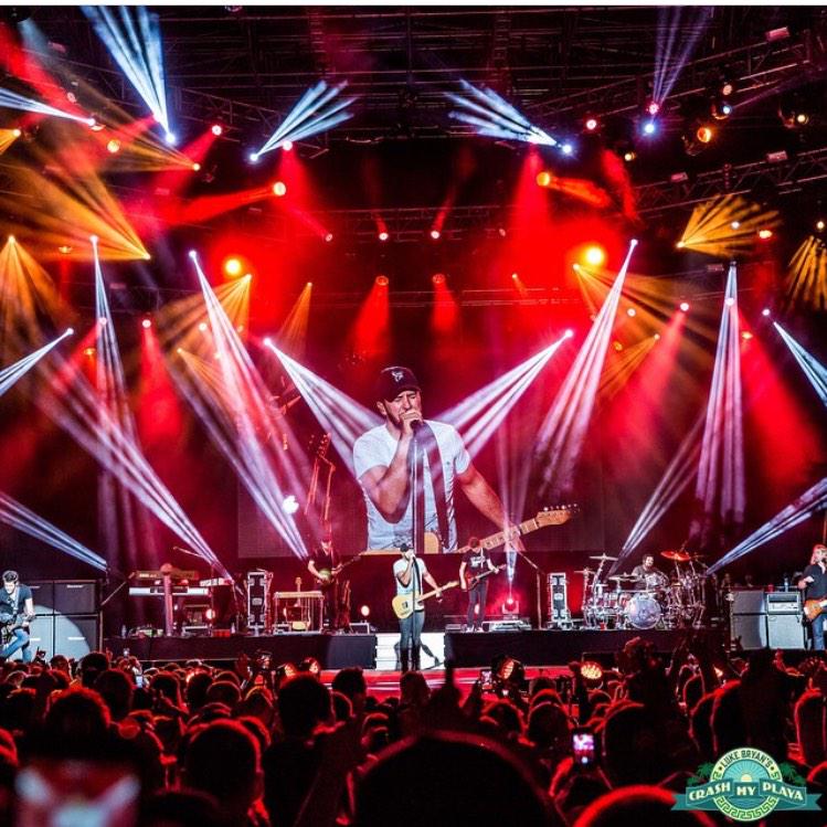 lukebryan_4ever's tweet photo. So PERFECT!!! Why can't I be there!?! http://t.co/hV2JU7F2DA