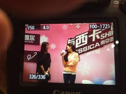 [PIC][25-01-2015]Jessica xuất hiện tại Nam Kinh để tham dự buổi fansign thứ 2 cho thương hiệu "Lining" B8LafQPCYAAoZGK