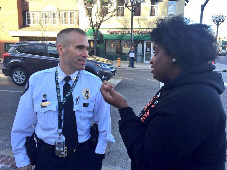 DanaWiener's tweet photo. RT @AlysiaStern : Glenn speak. Glenn is chill. He's now in charge and not the other guy. #NYPDLivesMatter http://t.co/SJyhCZiiUe