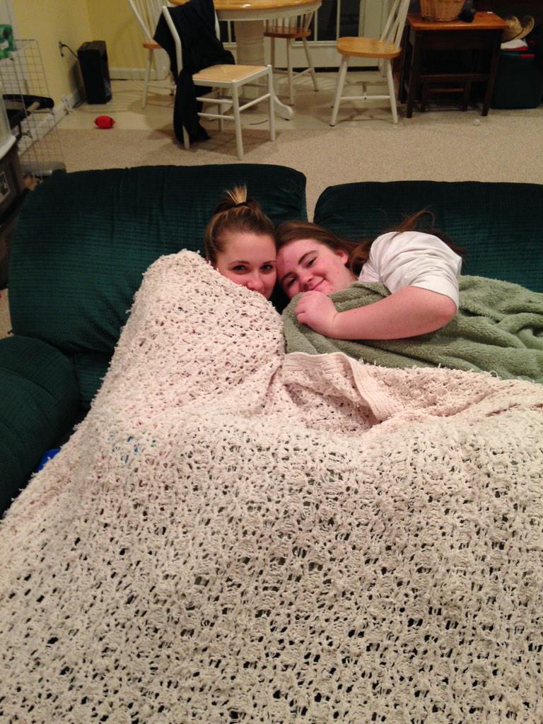 margyb_'s tweet photo. Snuggle sister http://t.co/jaHgjMXP7A
