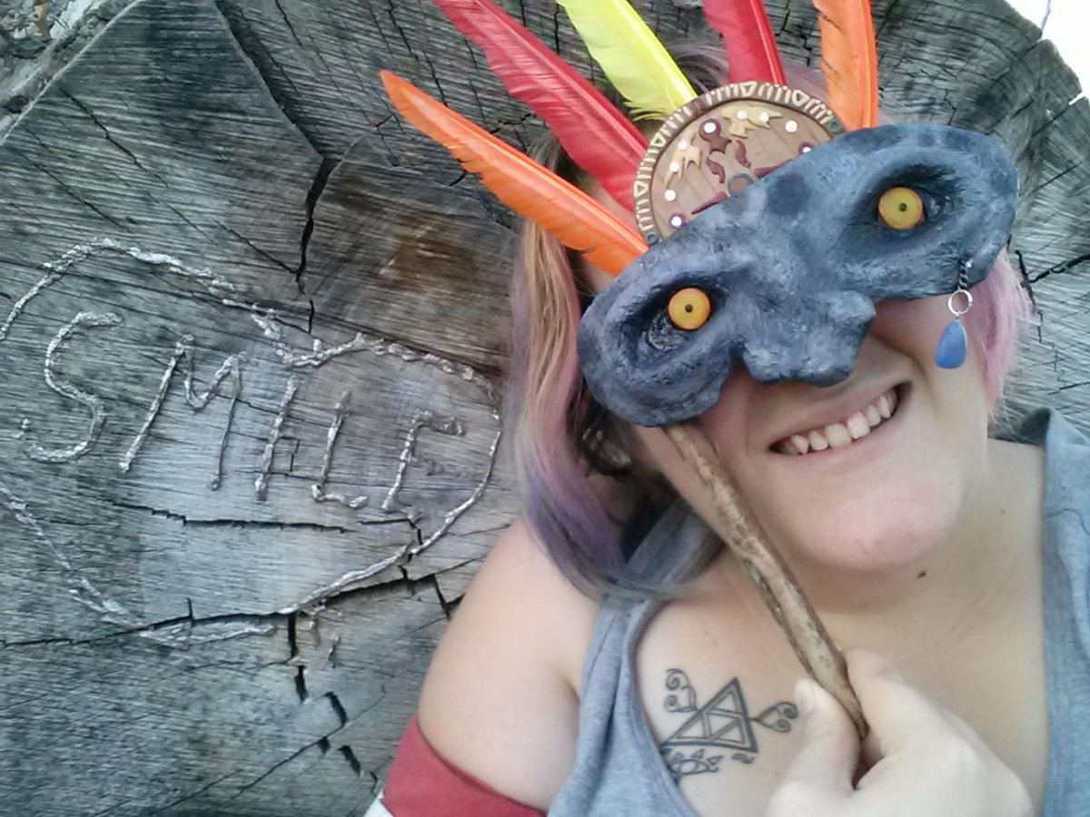 GeekdomCardGame's tweet photo. @GeekdomCardGame Here's a shot of me wearing it for reference. Spooky moon style~! :p http://t.co/M5ahl5yCXX