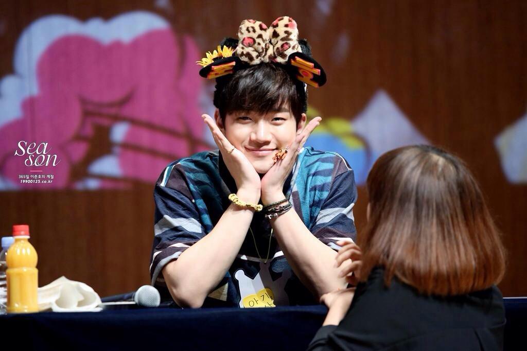Happy Birthday Emperor Pen Pen aka Lee Junho! All the best wishes for you! *xoxo* 