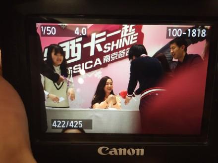 [PIC][25-01-2015]Jessica xuất hiện tại Nam Kinh để tham dự buổi fansign thứ 2 cho thương hiệu "Lining" B8LgU01CMAAsGWQ