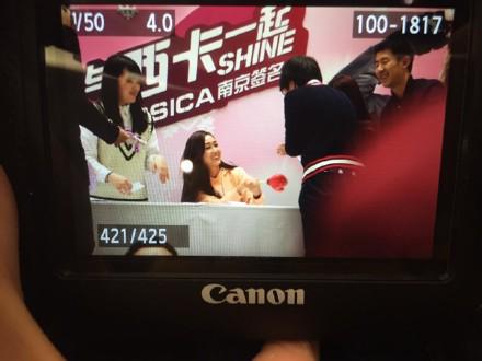 [PIC][25-01-2015]Jessica xuất hiện tại Nam Kinh để tham dự buổi fansign thứ 2 cho thương hiệu "Lining" B8LgU0VCUAAWwss