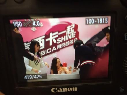 [PIC][25-01-2015]Jessica xuất hiện tại Nam Kinh để tham dự buổi fansign thứ 2 cho thương hiệu "Lining" B8LgUnmCIAENAvn