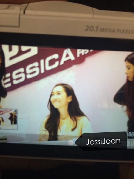 [PIC][25-01-2015]Jessica xuất hiện tại Nam Kinh để tham dự buổi fansign thứ 2 cho thương hiệu "Lining" B8LicyACAAANK_u