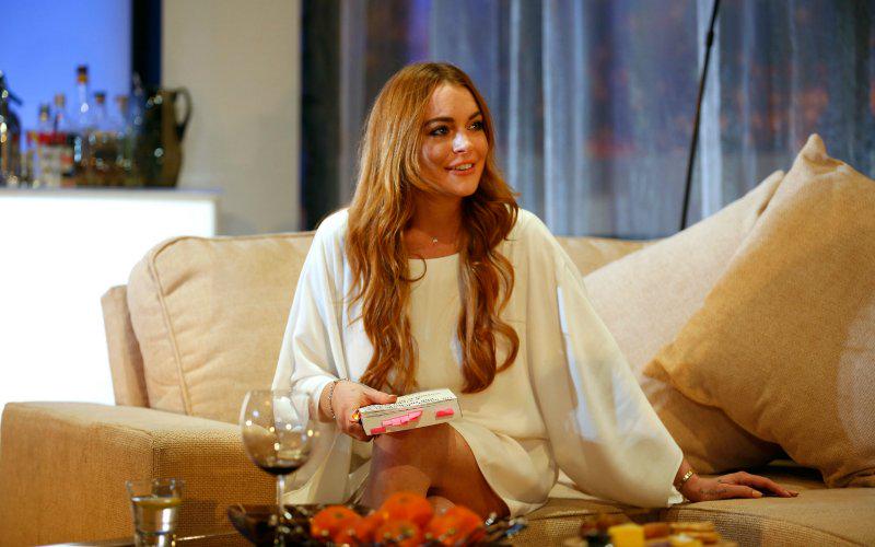 thedailybeast's tweet image. Lindsay Lohan is going back to jail. thebea.st/1JCyEEe