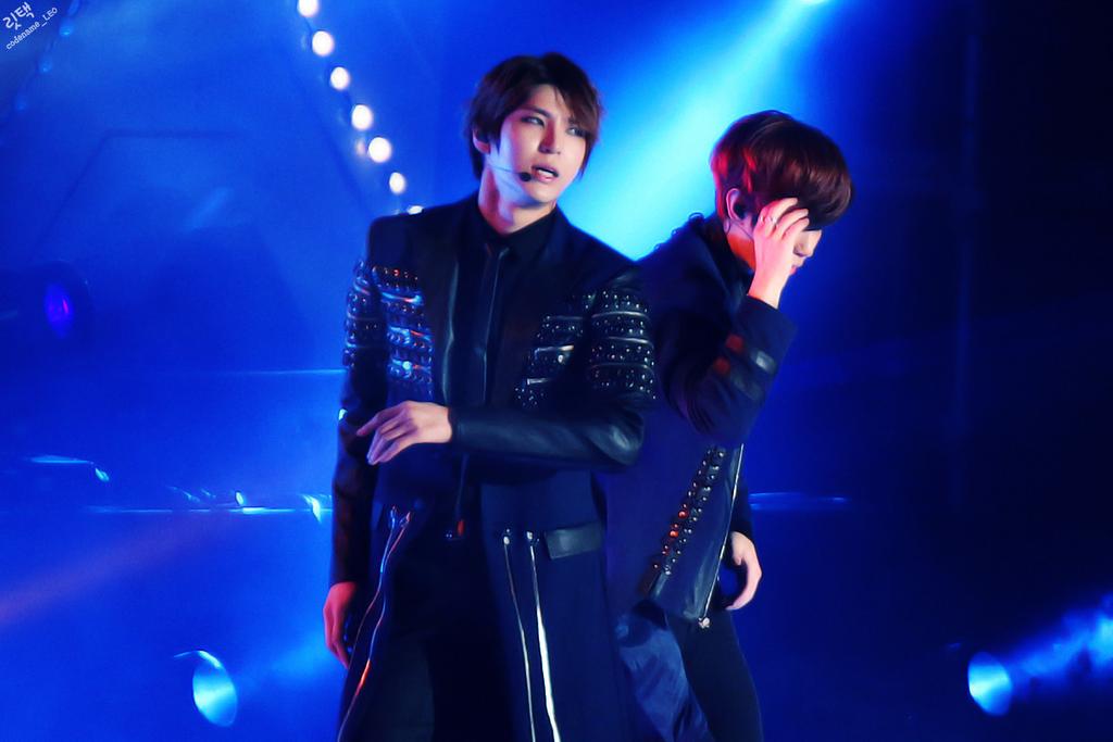 B8LmJ_iCIAEg2df.jpg:large