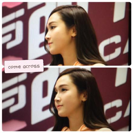 [PIC][25-01-2015]Jessica xuất hiện tại Nam Kinh để tham dự buổi fansign thứ 2 cho thương hiệu "Lining" B8Ln-VzCUAArD8p