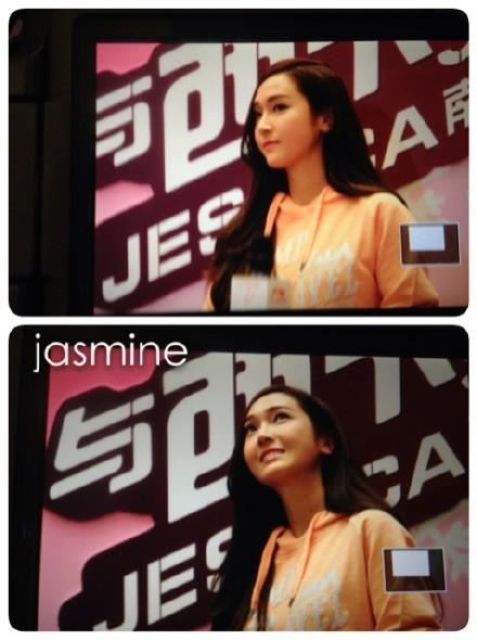 [PIC][25-01-2015]Jessica xuất hiện tại Nam Kinh để tham dự buổi fansign thứ 2 cho thương hiệu "Lining" B8LqOEjCQAAmns0