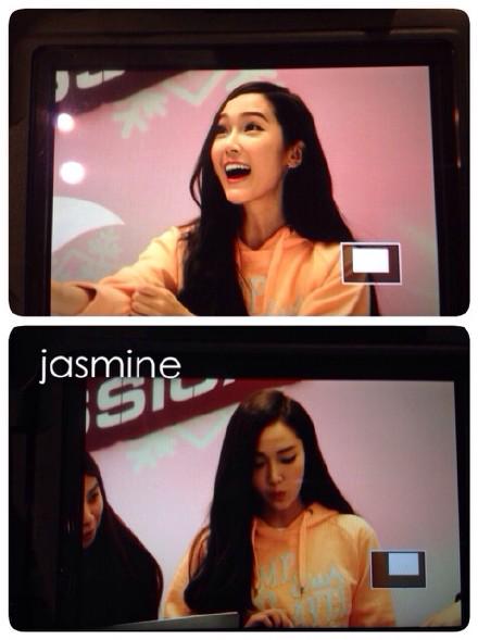 [PIC][25-01-2015]Jessica xuất hiện tại Nam Kinh để tham dự buổi fansign thứ 2 cho thương hiệu "Lining" B8LqOMXCEAEzc41