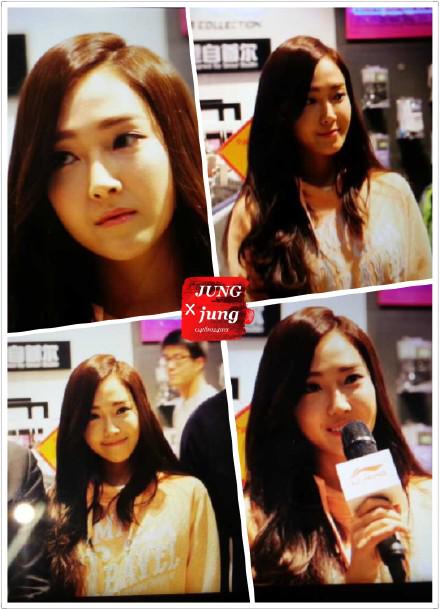 [PIC][25-01-2015]Jessica xuất hiện tại Nam Kinh để tham dự buổi fansign thứ 2 cho thương hiệu "Lining" B8LrOP7CUAEAcm0