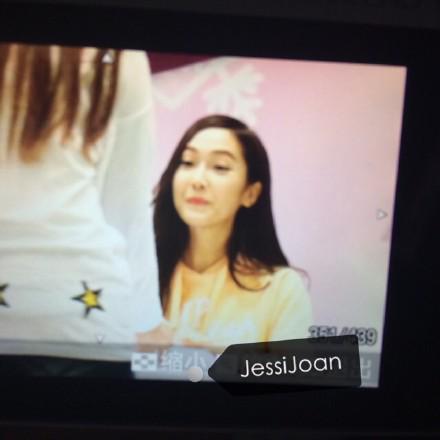 [PIC][25-01-2015]Jessica xuất hiện tại Nam Kinh để tham dự buổi fansign thứ 2 cho thương hiệu "Lining" B8LtidTCMAAtuam