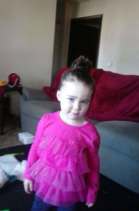 Eric_hann_beast's tweet photo. Izabella the queen bee! http://t.co/fWRVq5qf6n