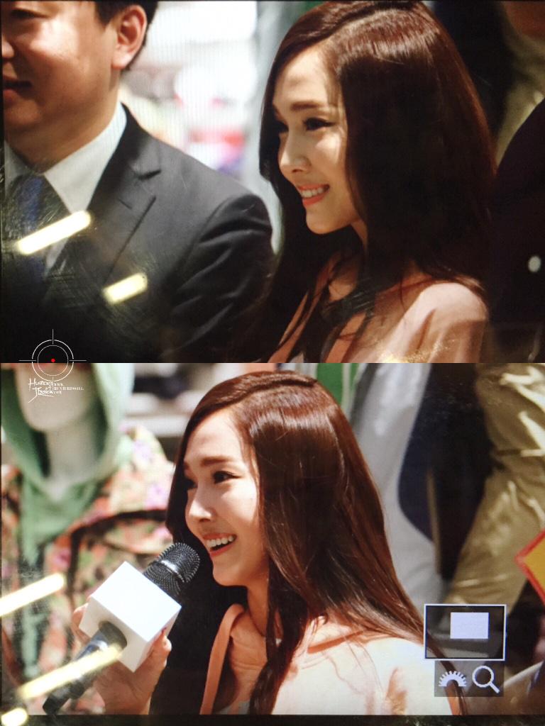 [PIC][25-01-2015]Jessica xuất hiện tại Nam Kinh để tham dự buổi fansign thứ 2 cho thương hiệu "Lining" B8LvFoMIIAARSN4