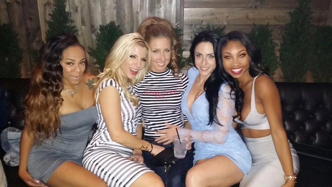 With these lovely ladies http://t.co/tKcGtW36Mc