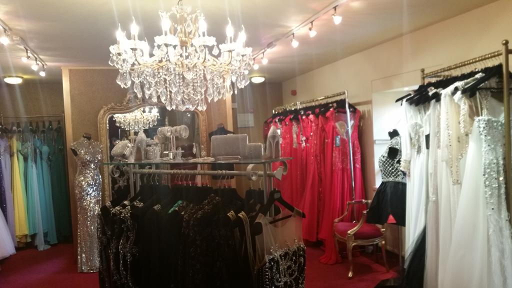 CarlyProgress's tweet photo. Dress photo shoot day! More photos to come!! #MissProgress @allielea http://t.co/U6OA6M3pkA