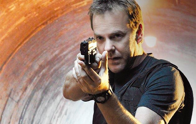 ノア 影咲埜亜 Alico Megane 拳銃の構え方なら ジャック バウアーみたいな感じの構え方が無難かも Http T Co 7enmwejlp5