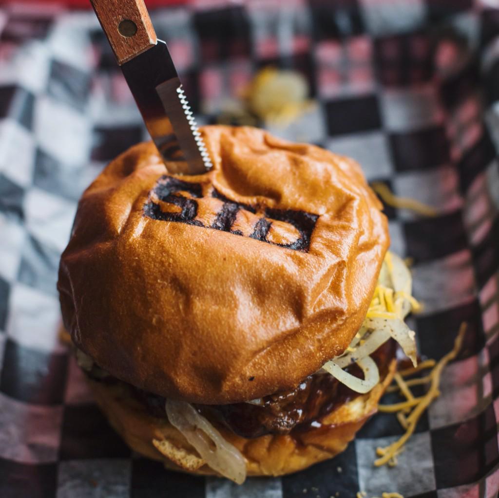 steeltrolley's tweet photo. Our 1st place award winning BBQ Burger..photo cred @chelseeteleha http://t.co/tXhJR1xkSI