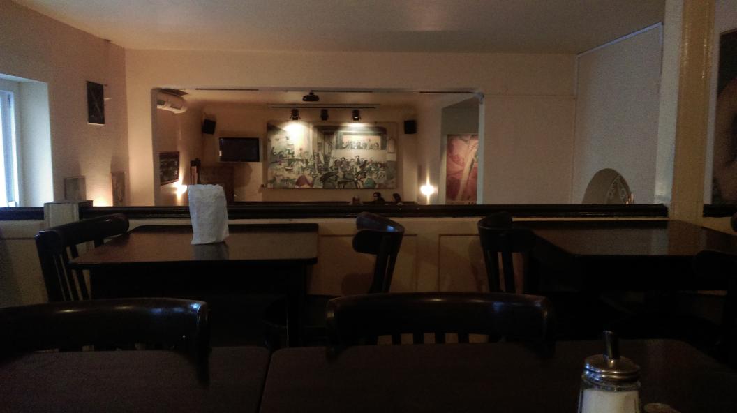 TamrikoA's tweet image. Waiting for my date... #CafeHardenberg #Séparée