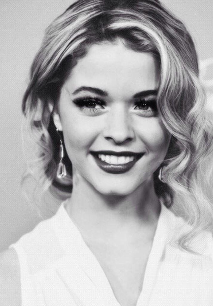 ImYourLiar's tweet photo. The beautiful Sasha Pieterse😍💖 #PrettyLittleLiars #PLLSocial #PLLhug #PLLFamily #PLLChat #PLLCast #pllArmy #PLL http://t.co/WKuQPDQsqf