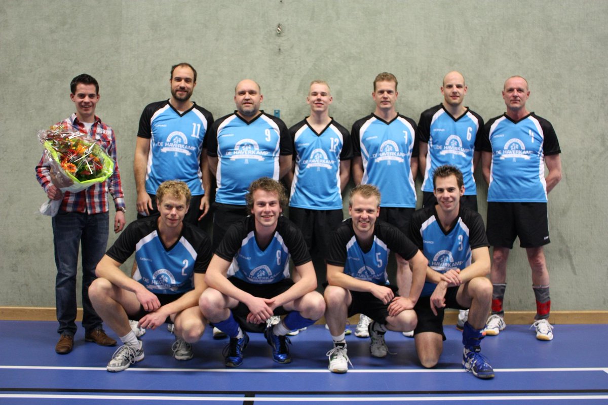MarkelUp's tweet photo. Heren 1 Markel-Up in een nieuw jasje | Volleybalvereniging Markel-Up http://t.co/tnzAZQEwzM http://t.co/zdmkndKYNA