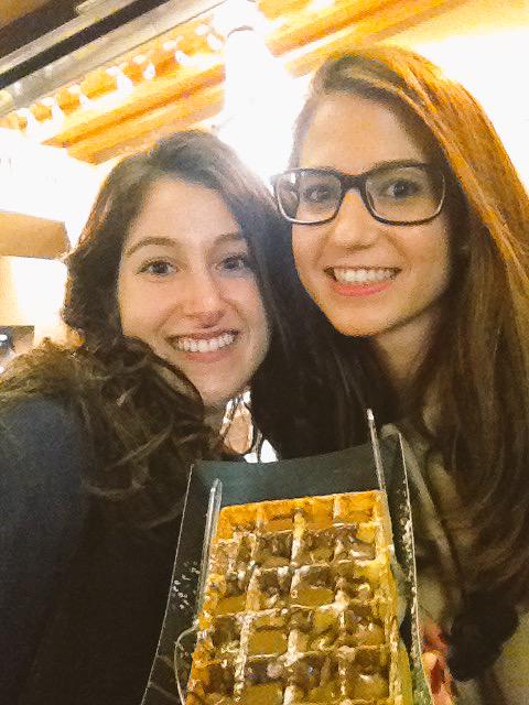 rebecaf91's tweet photo. Miss you @geligari.... 😔😔👭💭💃🎉🎶🍟🍫🍦#AñoranzaModoOn #Frienship #LoveFriends #TeVoyAComerComoAUnaEnsaladaDePiñaBebe http://t.co/DjCFS0ao4t