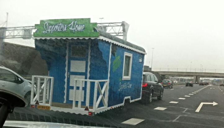 indiaan1908's tweet image. Nieuwe supportershome 020 op weg naar Arena, na de wan vertoning vandaag, zullen er niet veel meer komen 😱