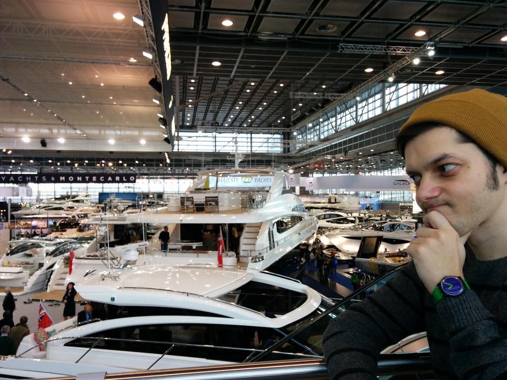 ubriJaco's tweet photo. Fiera delle barche di Düsseldorf. Sto decidono l'acquisto #yatch #bootMesse #Duesseldorf http://t.co/JJ52W3Wa74