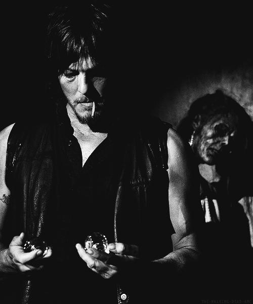 postbadtwd_'s tweet photo. Daryl Dixon. http://t.co/91ZFK7Vxsu