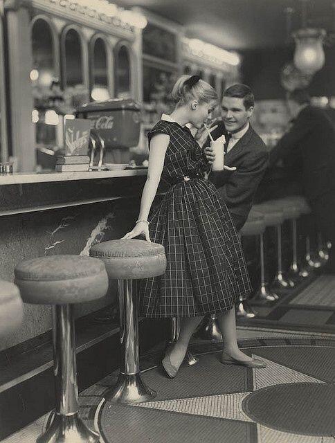 VeryOldPics's tweet photo. Teenagers on a date in the 1950s http://t.co/EqSgYn3Ene