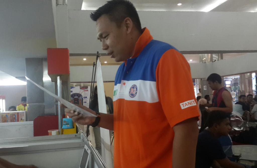 nblindonesia's tweet photo. Abs tanding, plg enak nih nyemil di tenant DBL Arena @Batam_5 @pelitajayabball . Byk pilihannya lg, yuk NBL Lovers!! http://t.co/KIgvbySLl7