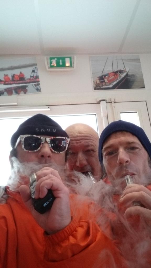 DenisGruissan's tweet photo. OP flashmob #vape #Aiduce #FMVAPE http://t.co/NxhXhUQ25T