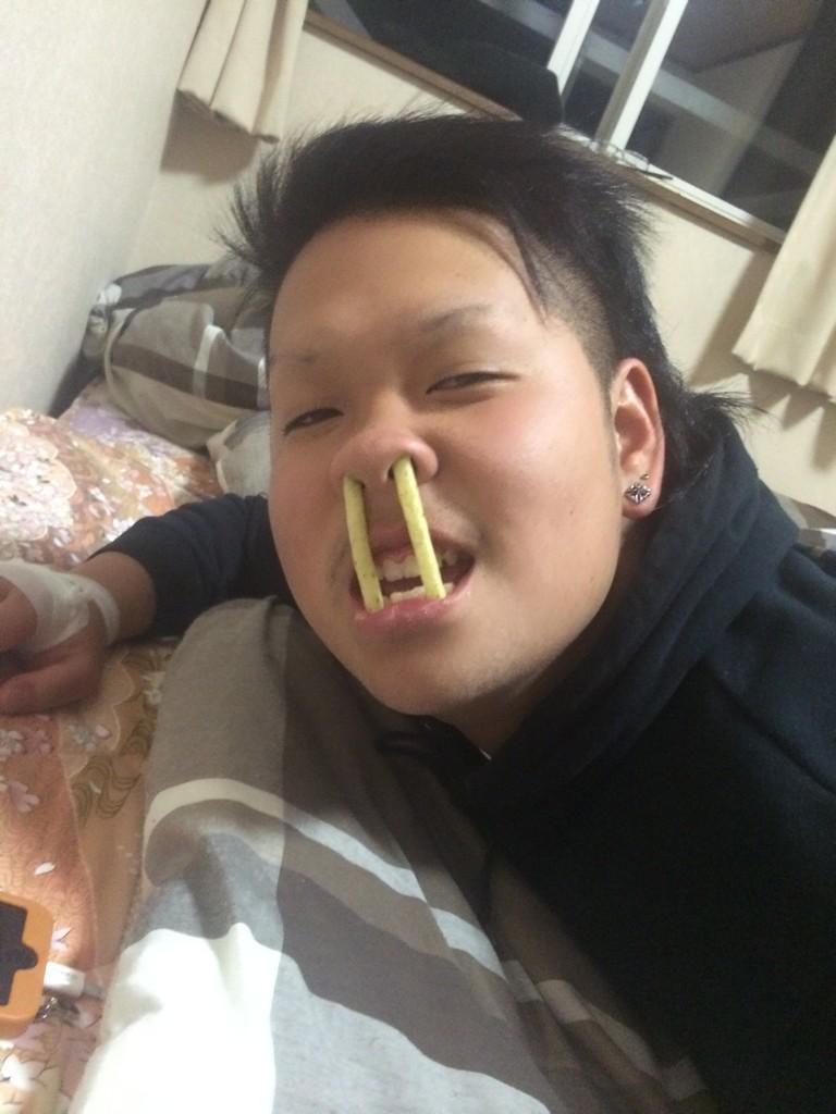 Yan0320M's tweet photo. 達也がいじめてくる😳

自分でわMとか言ってるけどこの人めっちゃSなんだけど😑 http://t.co/tSAPp5ucpU